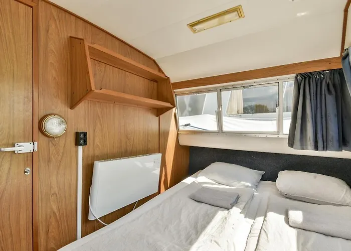 Comfortable Boat Center 'boekanier 5'