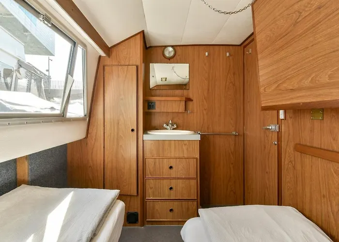 Comfortable Boat Center 'boekanier 5' Bateau-hôtel *