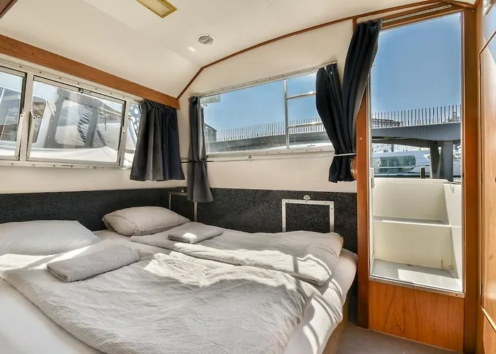 Comfortable Boat Center 'boekanier 5' Amsterdam