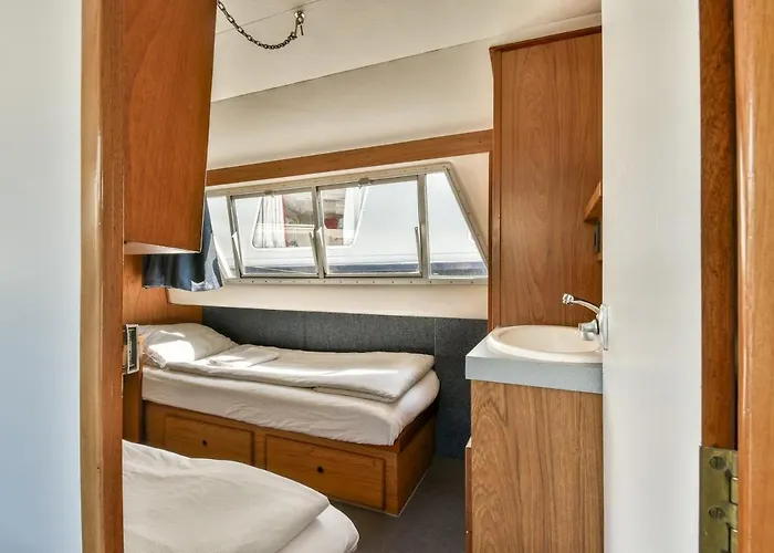 Bateau-hôtel Comfortable Boat Center 'boekanier 5' *