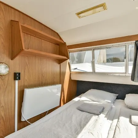 Comfortable Boat Center 'boekanier 5'