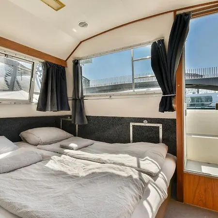 Comfortable Boat Center 'boekanier 5' Amsterdam