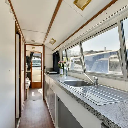 Comfortable Boat Center 'boekanier 5' Amsterdam