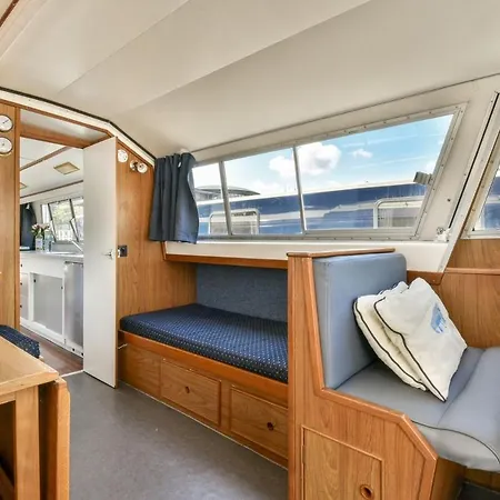 Comfortable Boat Center 'boekanier 5' * Амстердам