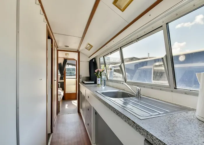 Comfortable Boat Center 'boekanier 5' Amsterdam