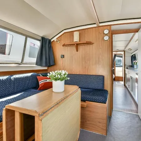 Comfortable Boat Center 'boekanier 5' Ботель Амстердам