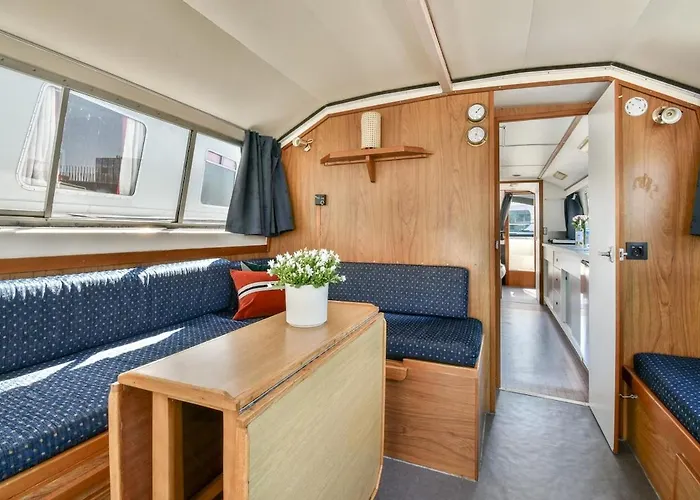 Comfortable Boat Center 'boekanier 5' Ботель Амстердам